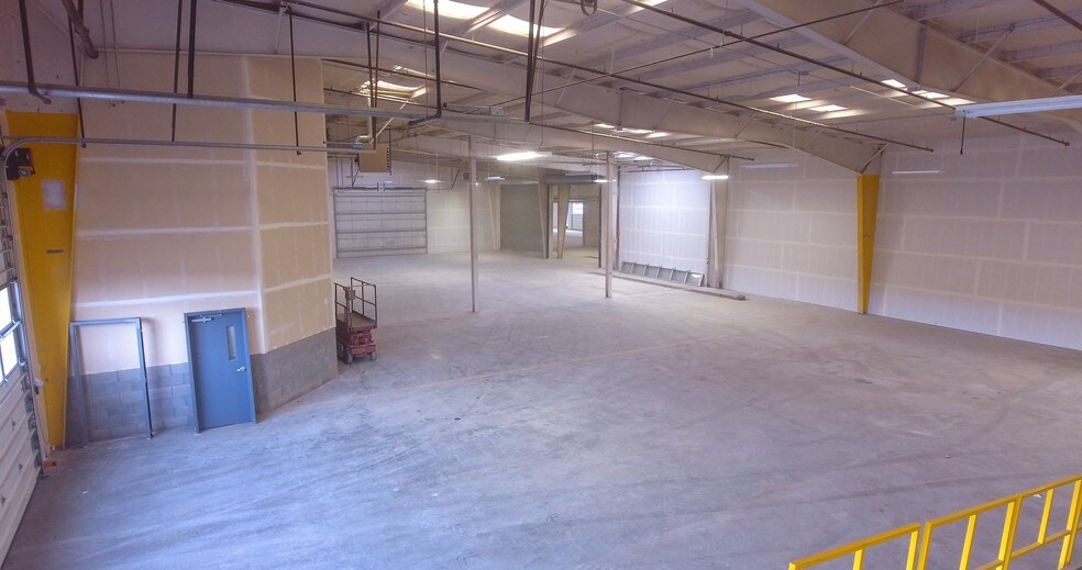 More Photos Of 20495 Murray Rd, Bend Warehouse For Lease