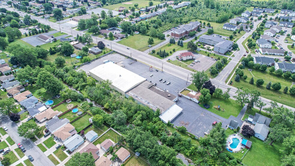 More Photos Of 960 French Rd, Cheektowaga Light Distribution For Sale
