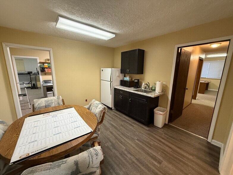 More Photos Of 910-912 7th St, Onawa Office For Sale