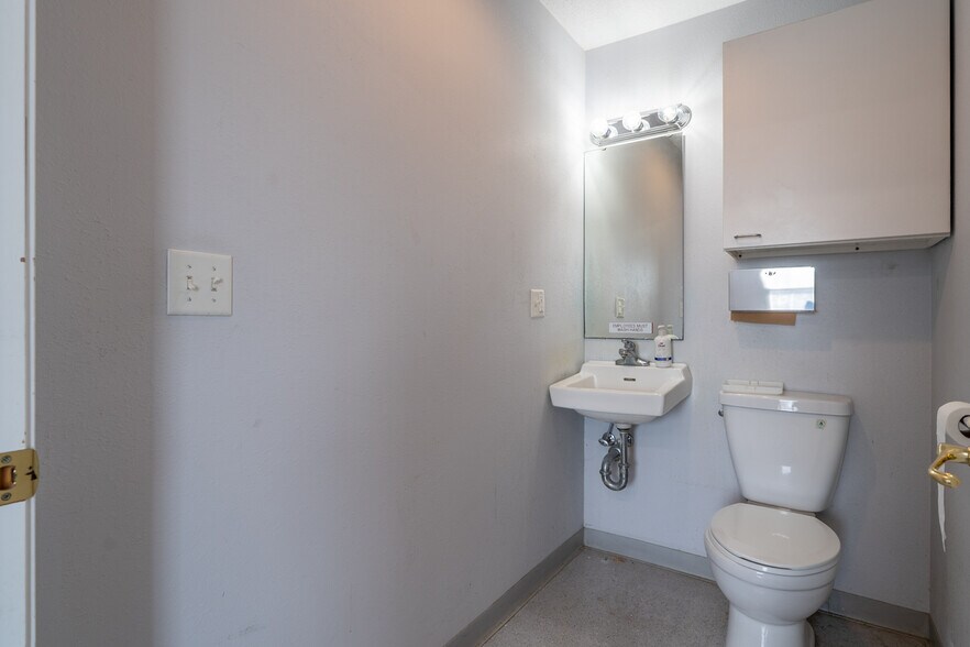 More Photos Of 22 Professional Park Dr, Maryville Office For Lease