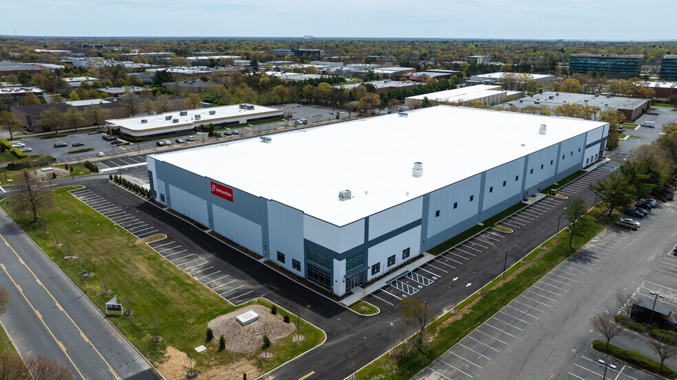 More Photos Of 49 Wireless Blvd, Hauppauge Distribution For Lease