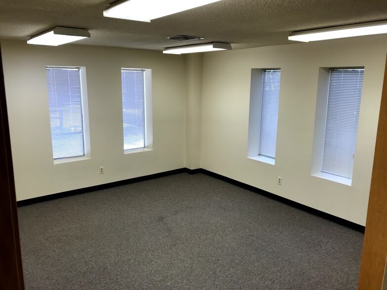 More Photos Of 3768 Norwood Dr, Littleton Warehouse For Lease