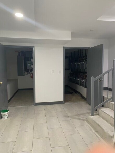 More Photos Of 13440 Blossom Ave, Flushing Office For Sale