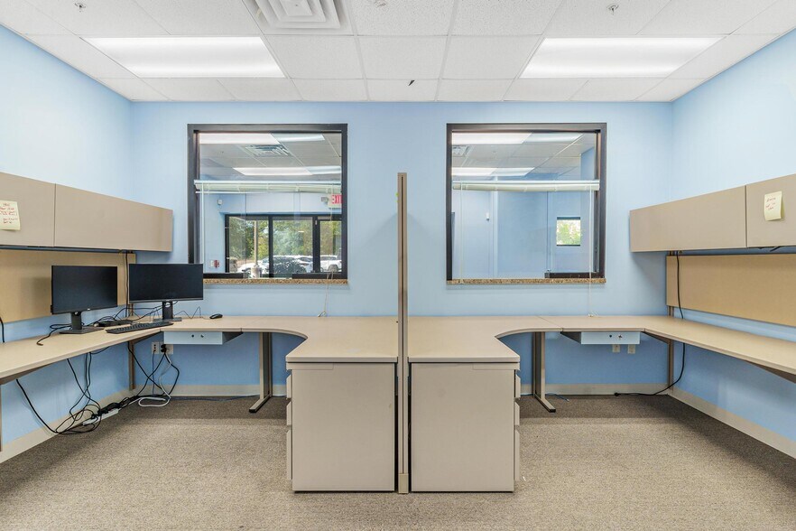 More Photos Of 1904 Thomas Ave, Leesburg Office For Sale