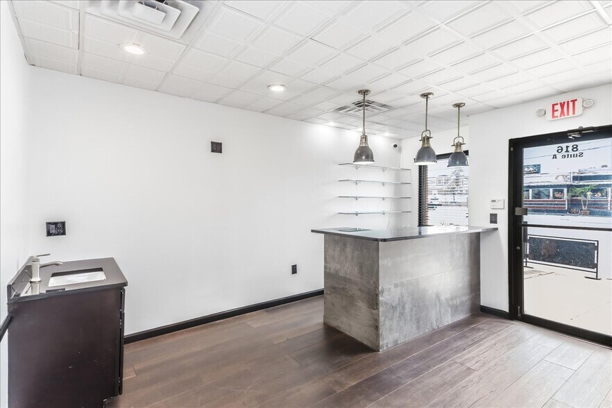More Photos Of 816 Hempstead Tpke, Franklin Square Office For Lease
