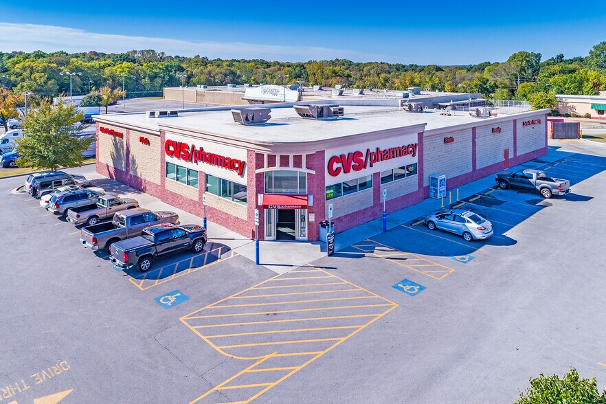 More Photos Of 3711 E Frank Phillips Blvd, Bartlesville Drugstore For Sale