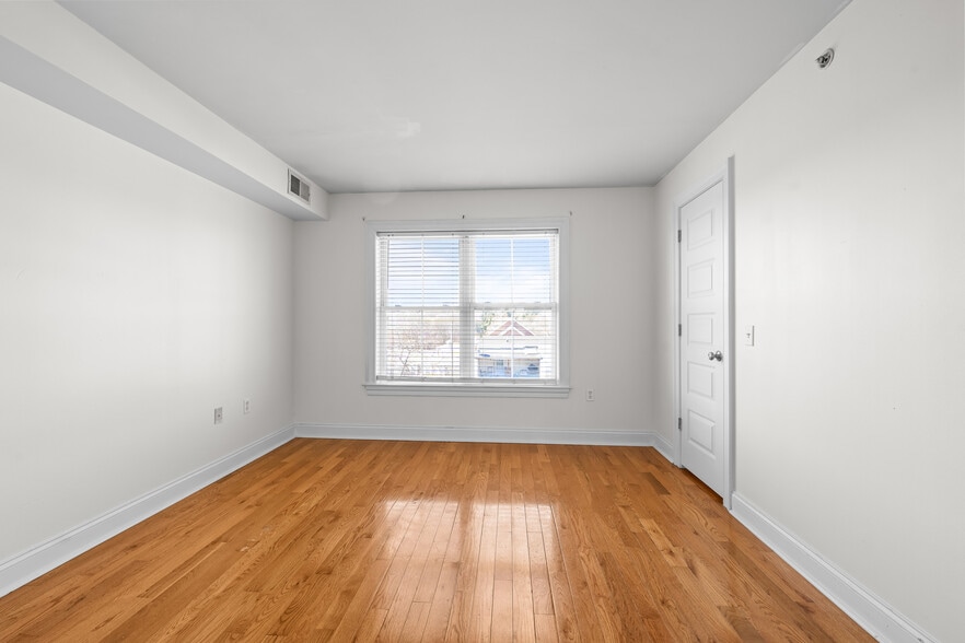 More Photos Of 711 Windsor St, Wilmington Apartments For Sale