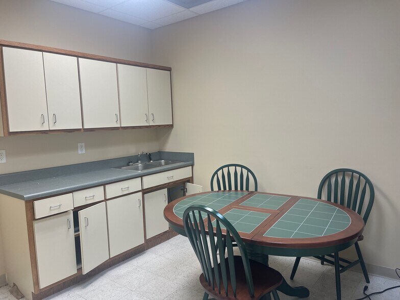 More Photos Of 2050 Cowan Hwy, Winchester Medical For Lease