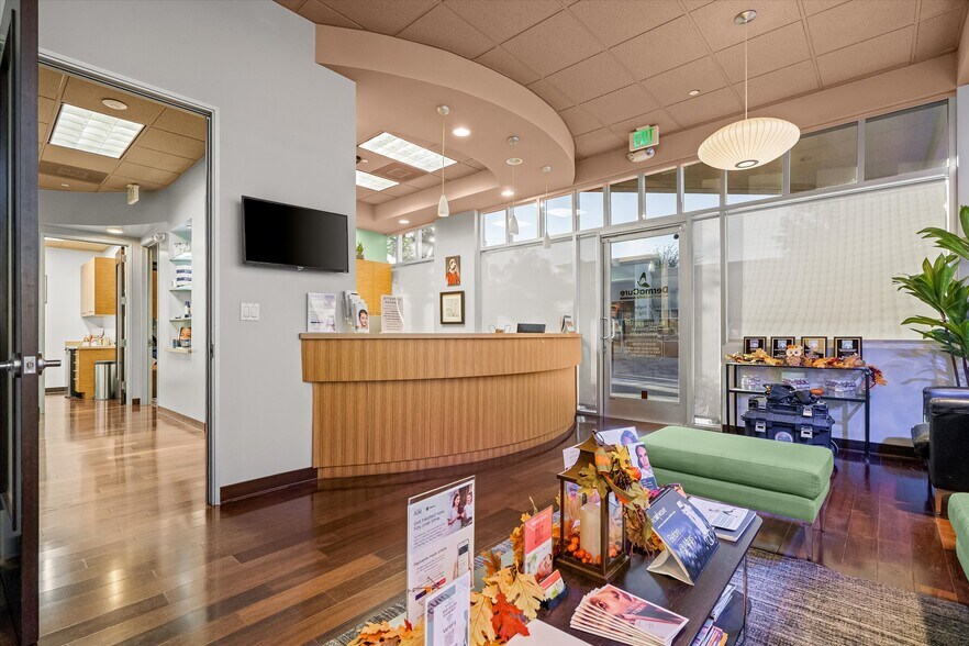 More Photos Of 27871 Smyth Dr, Santa Clarita Medical For Sale