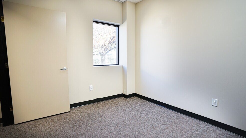 More Photos Of 5335 Brystone Dr, Houston Flex For Lease