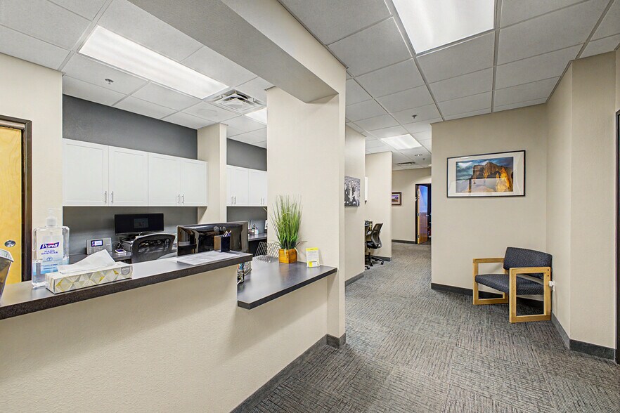 More Photos Of 6262 E Broadway Rd, Mesa Medical For Lease