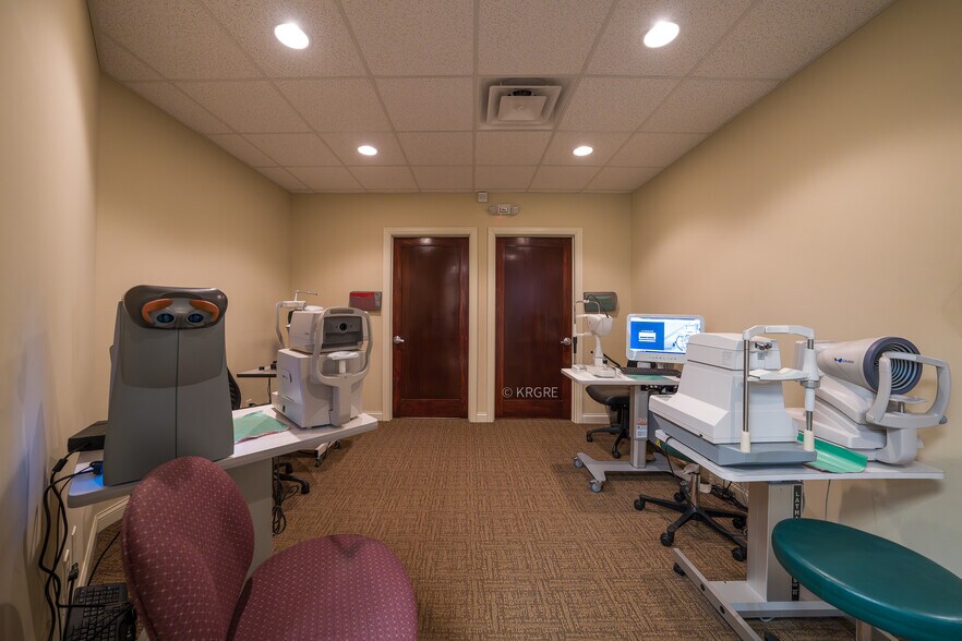 More Photos Of 5121 Forest Dr, New Albany Office For Sale