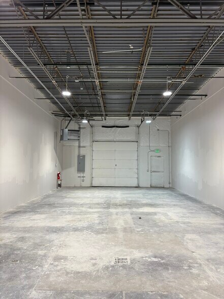 More Photos Of 5475 Peoria St, Denver Light Manufacturing For Lease