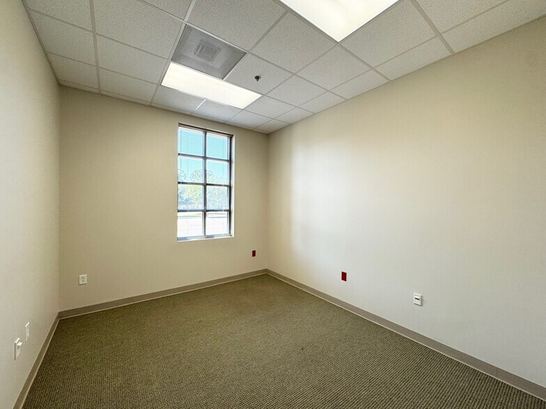 More Photos Of 200 Renaissance Way, Crockett Medical For Sale