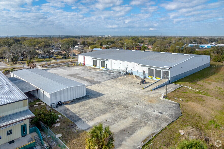 More Photos Of 2910-2930 Maine Ave, Lakeland Distribution For Sale
