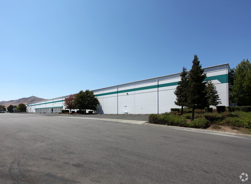 More Photos Of 5195 Fermi Dr, Fairfield Distribution For Lease