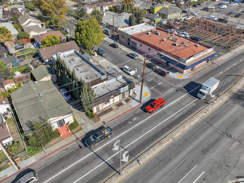 More Photos Of 2127 Middlefield Rd, Redwood City Industrial For Sale