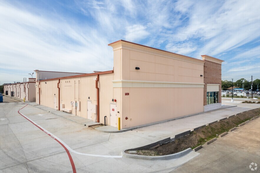 More Photos Of 8733 Hwy 6 S, Houston Restaurant For Lease