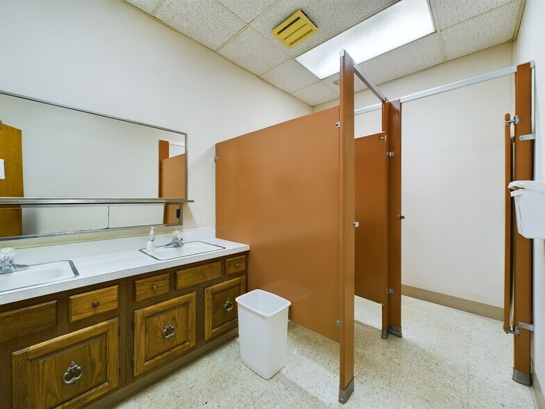 More Photos Of 101 E Elm St, Union City General Retail For Sale