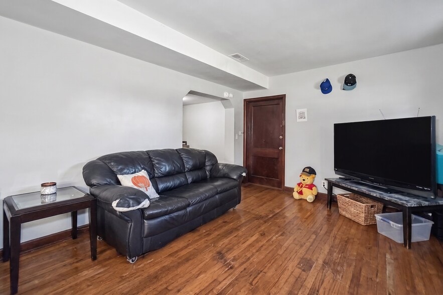 More Photos Of 1003-1011 W Locust St, Davenport Apartments For Sale