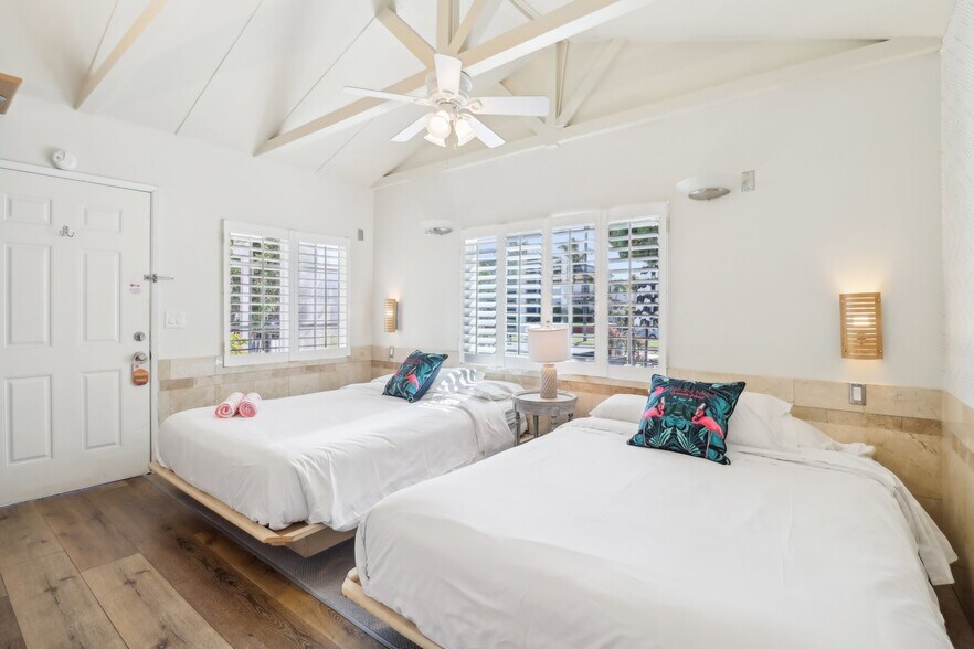 More Photos Of 370 Orange Ave, Coronado Hotel For Sale