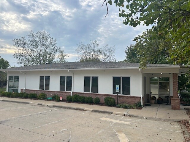 Primary Photo Of 511 SW Jefferson St, Lee's Summit Medical For Lease