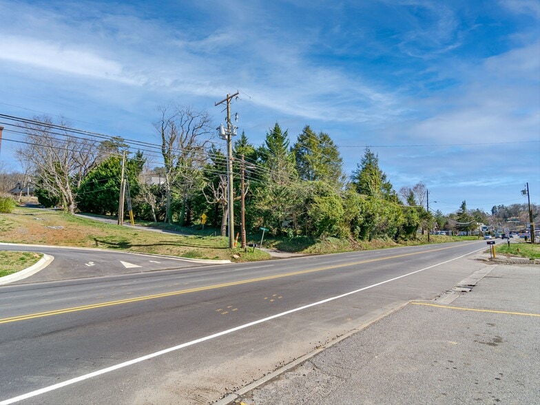 More Photos Of 103 Weaverville Rd, Woodfin Convenience Store For Sale