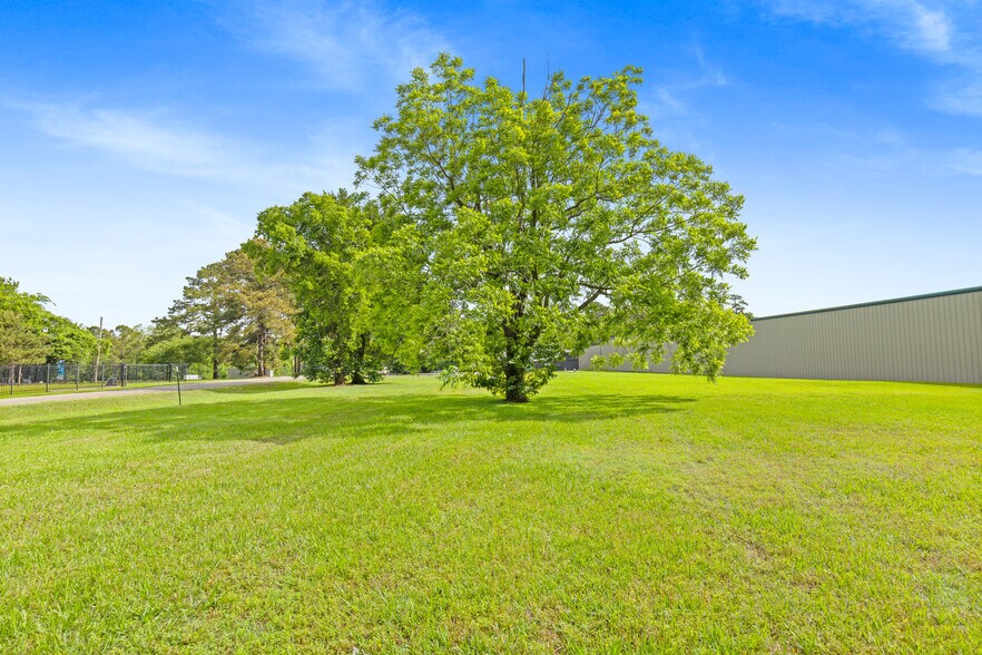 More Photos Of 12097 Fm 830 Rd, Willis Freestanding For Sale