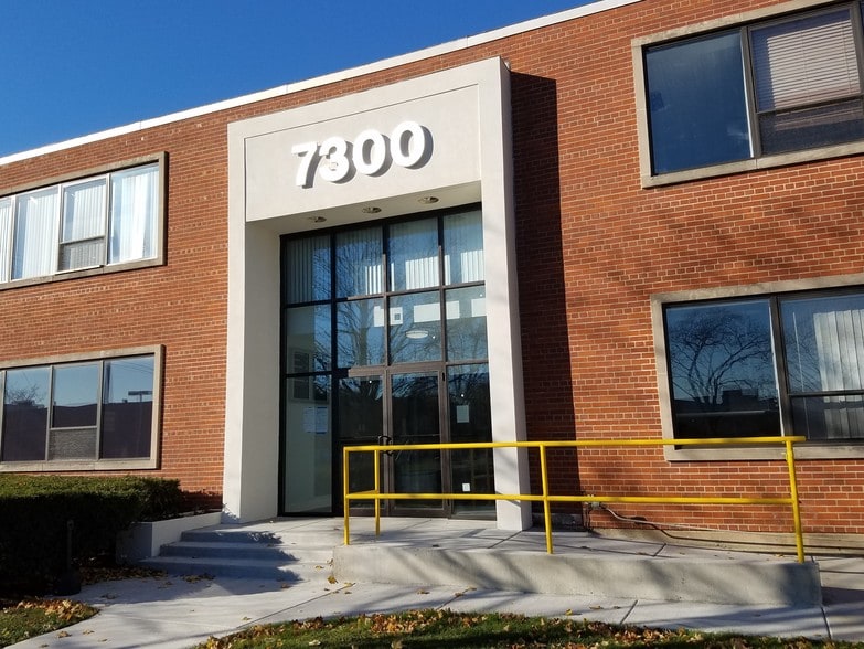Primary Photo Of 7300 N Cicero Ave, Lincolnwood Loft Creative Space For Lease