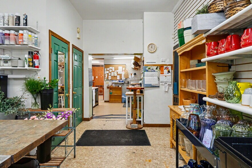 More Photos Of 11 Turnpike Rd, Jaffrey Freestanding For Sale