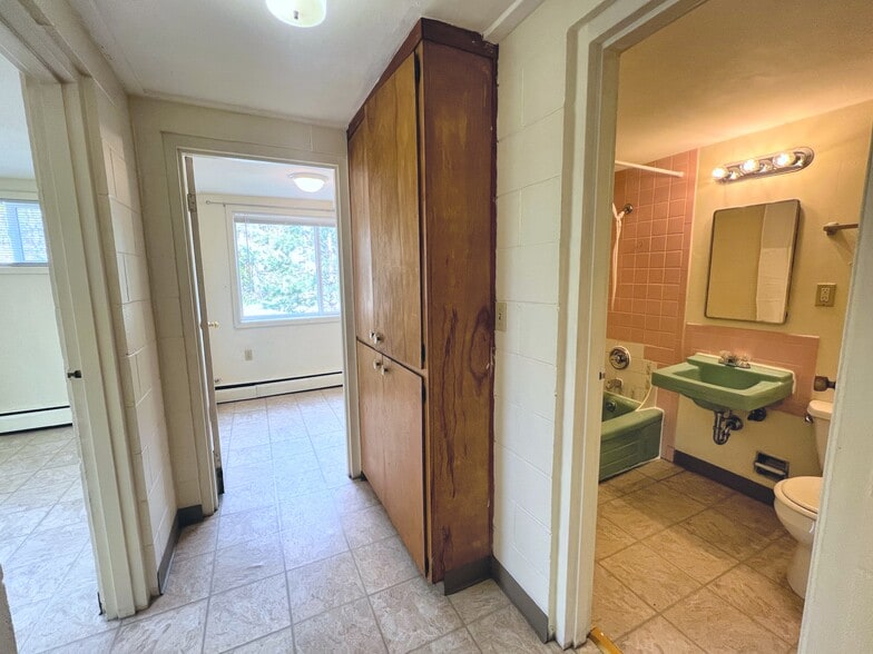 More Photos Of 2204 W Northern Lights Blvd, Anchorage Apartments For Sale