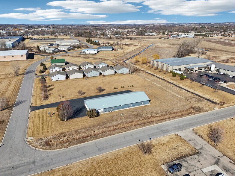 More Photos Of 680 Enterprise Dr, Lake Mills Freestanding For Lease