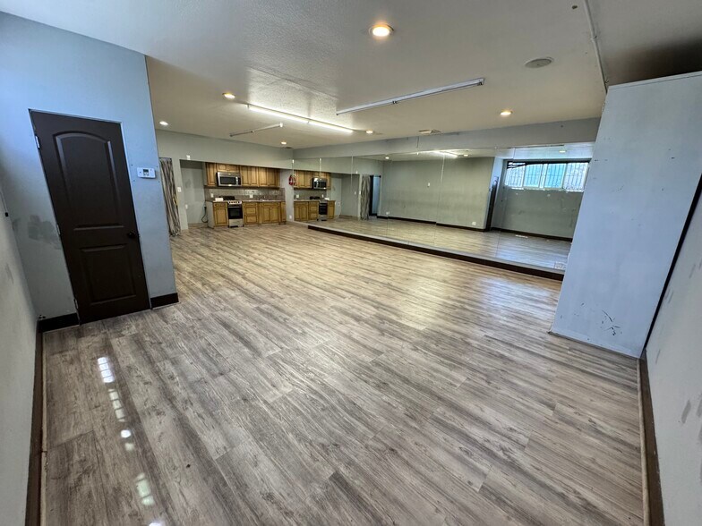 More Photos Of 1515-1517 N Main St, Santa Ana Storefront For Lease