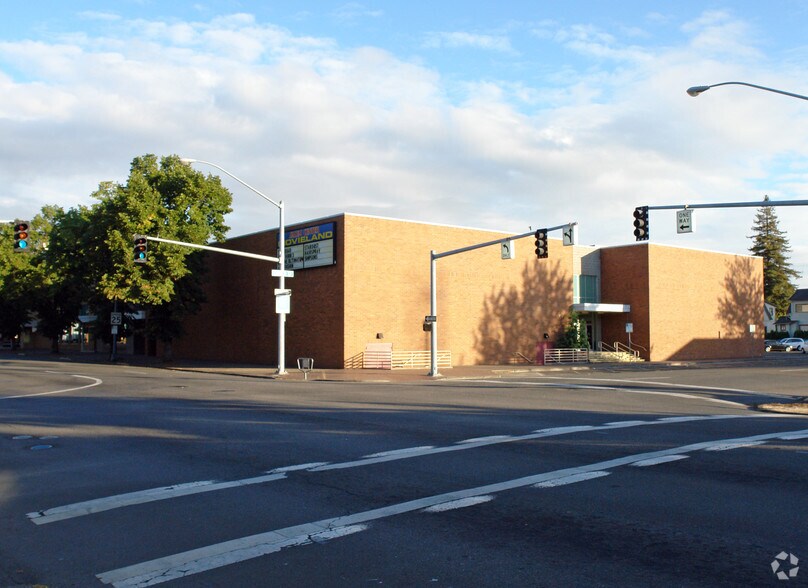 More Photos Of 501 Marion St NE, Salem Movie Theatre For Sale