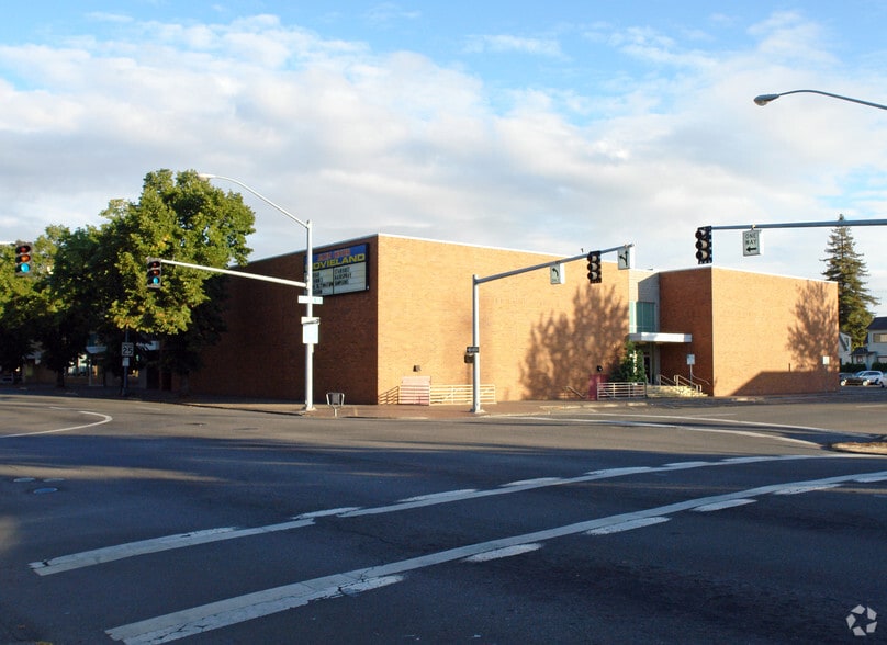More Photos Of 501 Marion St NE, Salem Movie Theatre For Lease