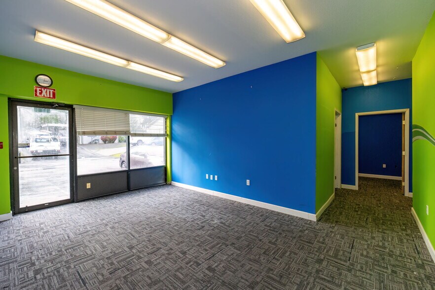 More Photos Of 5800 W Werner Rd, Bremerton Distribution For Lease