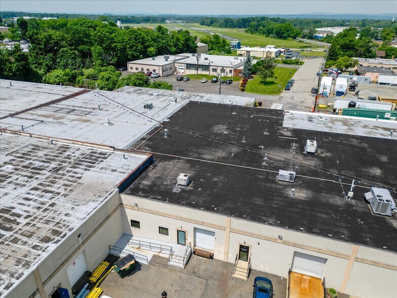 More Photos Of 30 Sherwood Ln, Fairfield Warehouse For Lease