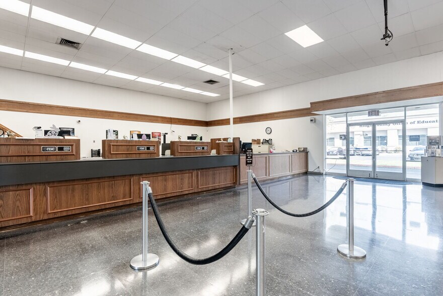 More Photos Of 890 W Lacey Blvd, Hanford Bank For Sale