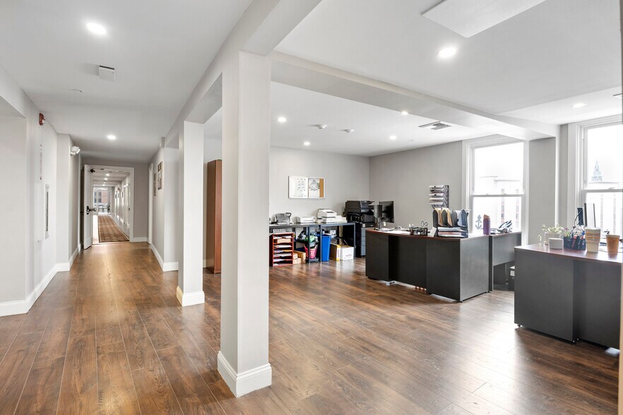More Photos Of 76 N Pearl St, Albany Apartments For Lease