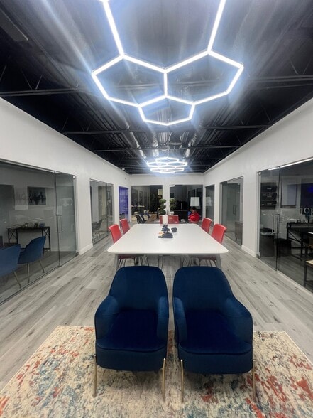 More Photos Of 6920 E Chelsea St, Tampa Light Distribution For Sale