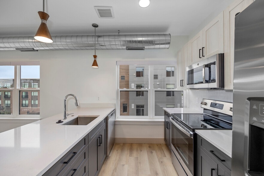 More Photos Of 27 S Squirrel Rd, Auburn Hills Coworking Space