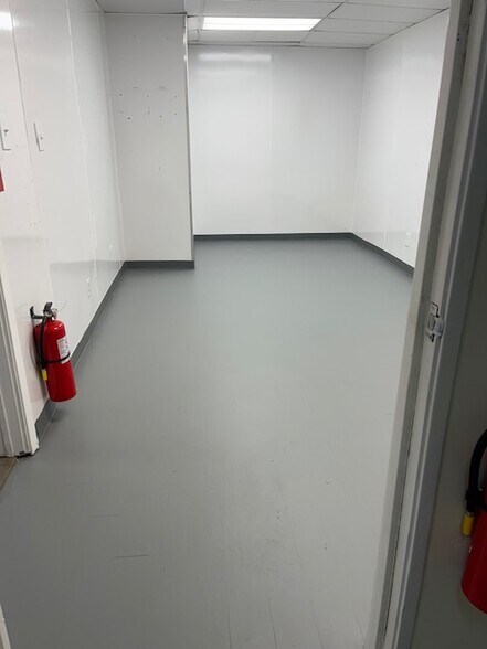 More Photos Of 1702 S State Highway 121, Lewisville Self Storage For Lease