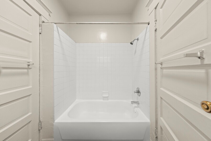 More Photos Of 1736 23rd Ave, Oakland Apartments For Sale