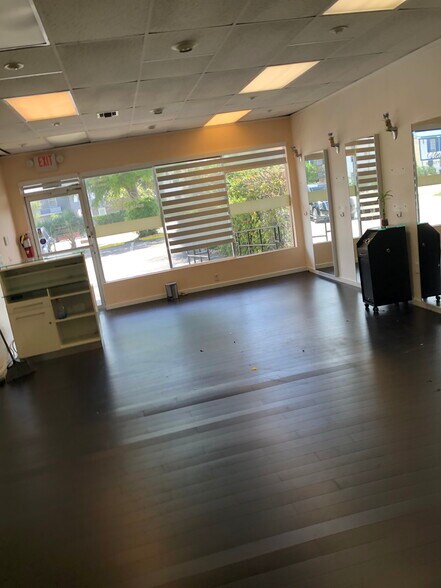 More Photos Of 2210-2220 NE 123rd St, Miami Restaurant For Lease