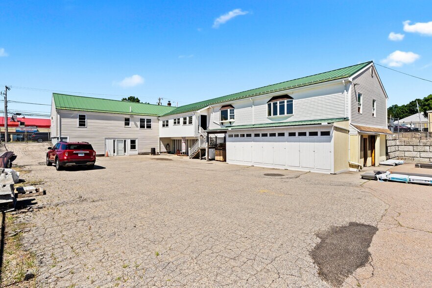 More Photos Of 830 Cumberland Hill Rd, Woonsocket Freestanding For Sale