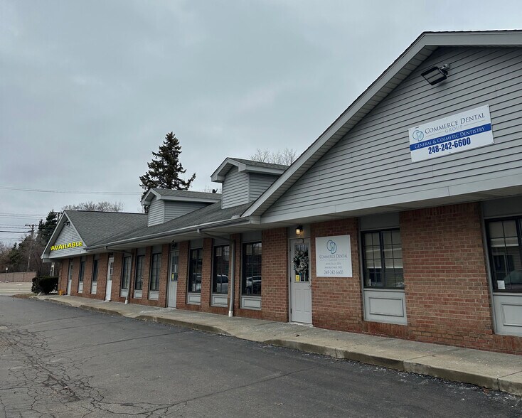 Primary Photo Of 8091 Commerce Rd, Commerce Township Medical For Lease