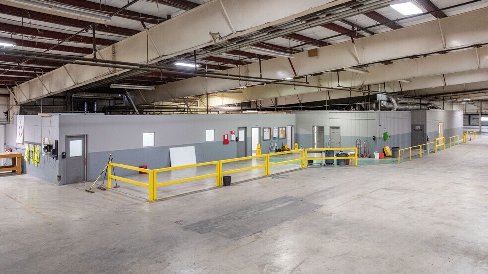 More Photos Of 410 S River St, Calhoun Warehouse For Lease