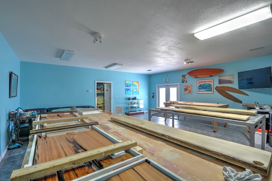 More Photos Of 6820 Woodmere Rd, Sebastian Light Distribution For Sale