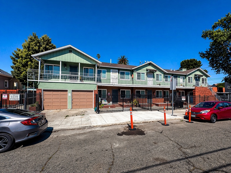 Primary Photo Of 3114 Ashbrook Ct, Oakland Apartments For Sale