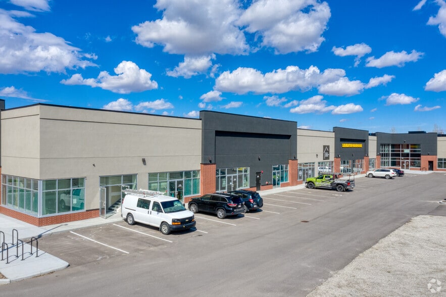 More Photos Of 2920 Kingsview Blvd SE, Airdrie Showroom For Sale